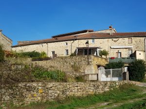 Lire la suite à propos de l’article Maison avec 2 gîtes à vendre à Montréal (Ardèche)